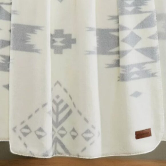 NEW!! PENDLETON ULTRA SOFT THROW “Birch Tree” - SIZE 50” X 70” - Picture 3 of 6